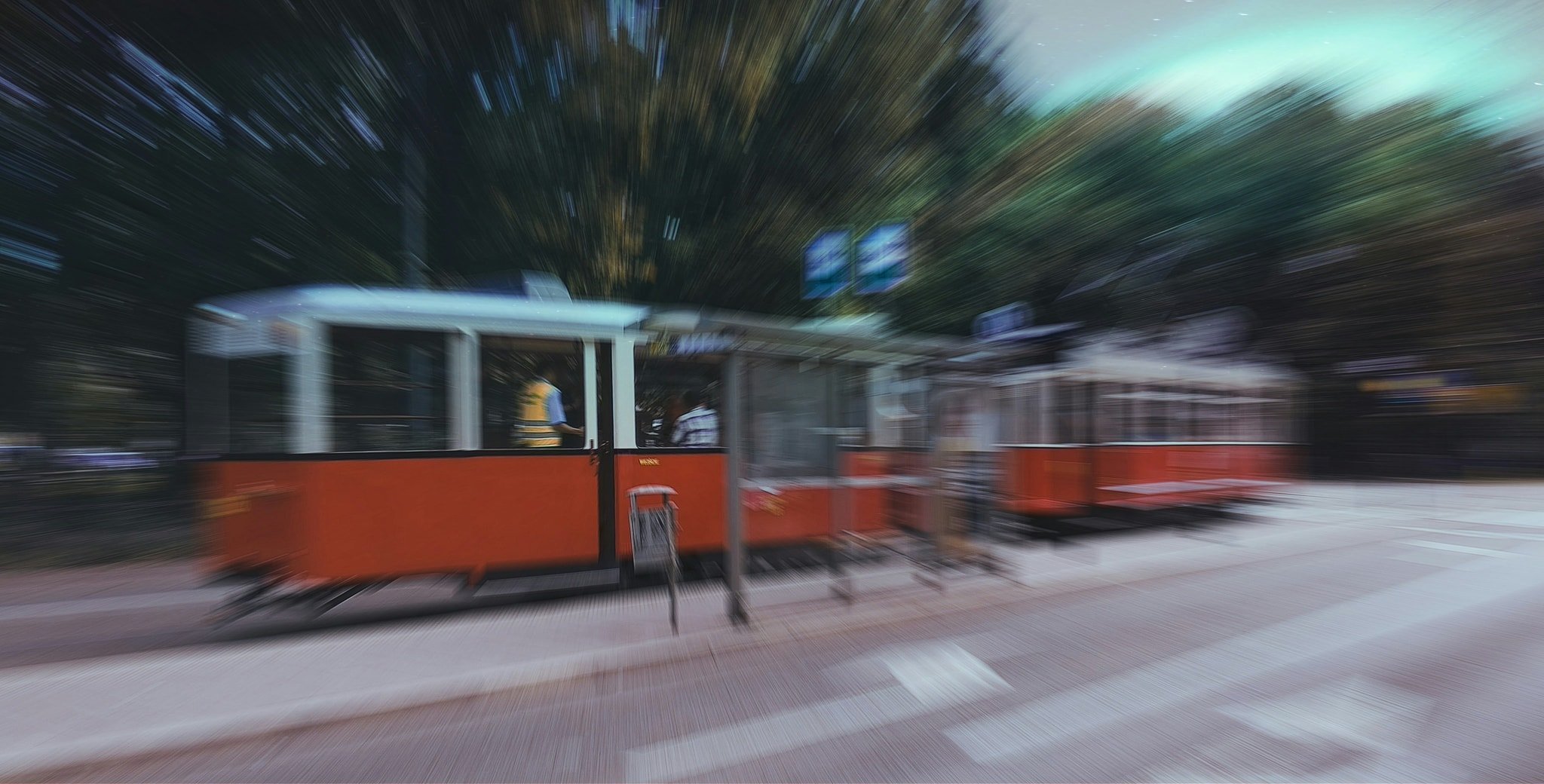 Tramwajowa podróż w czasie przez centrum miasta
