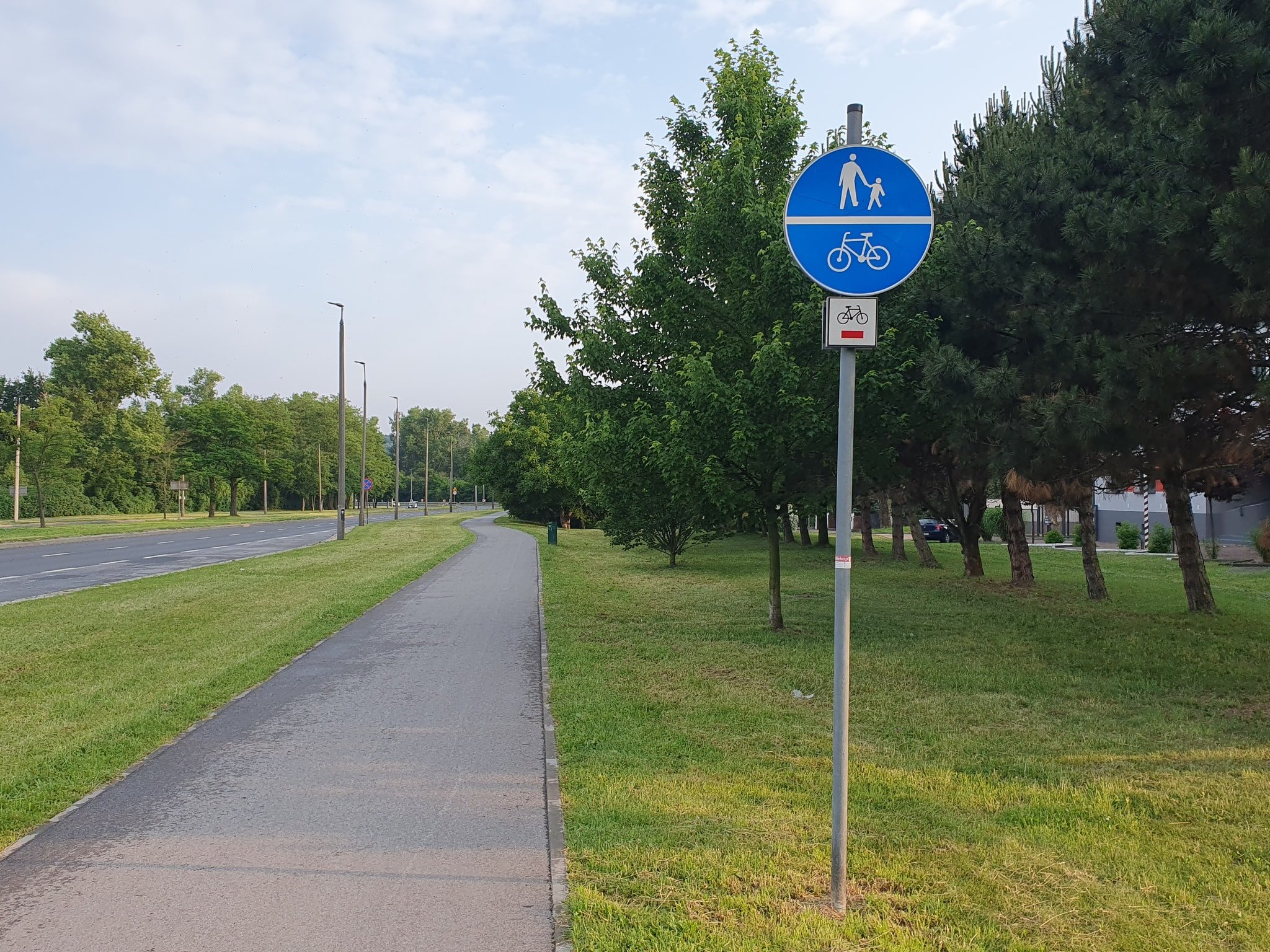 Nowa rowerowa trasa na Walerego Sławka już w budowie